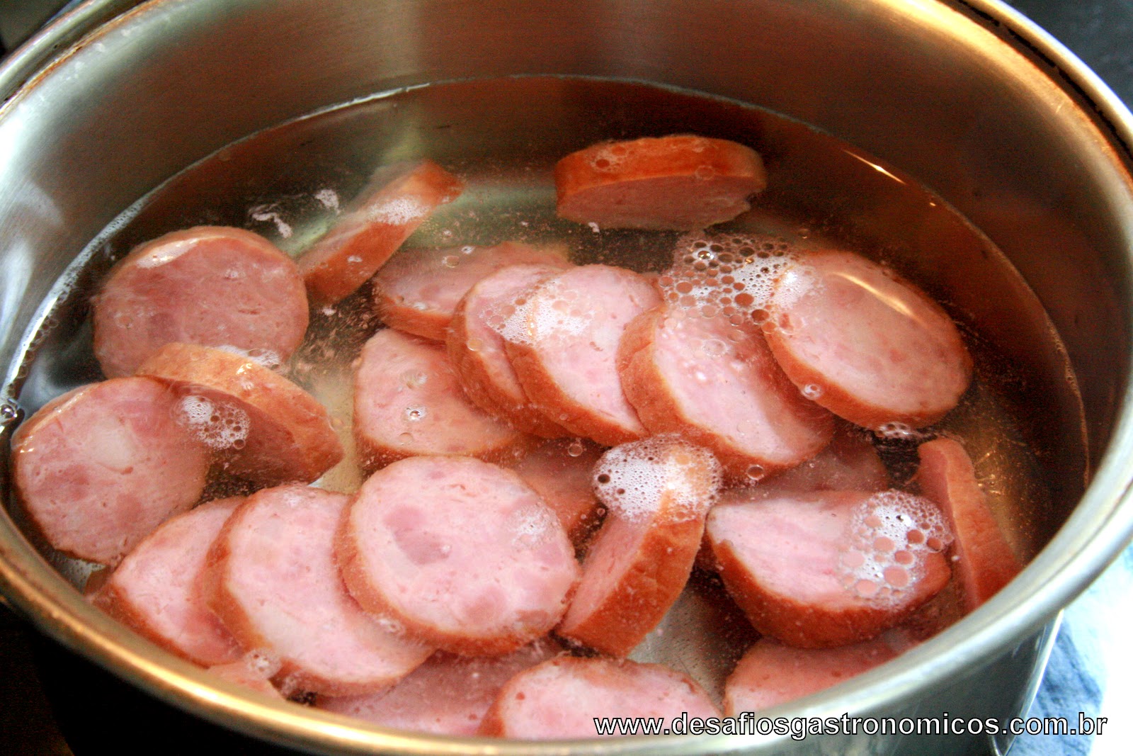 Desafios Gastronômicos: Feijão Preto com Linguiça Calabresa