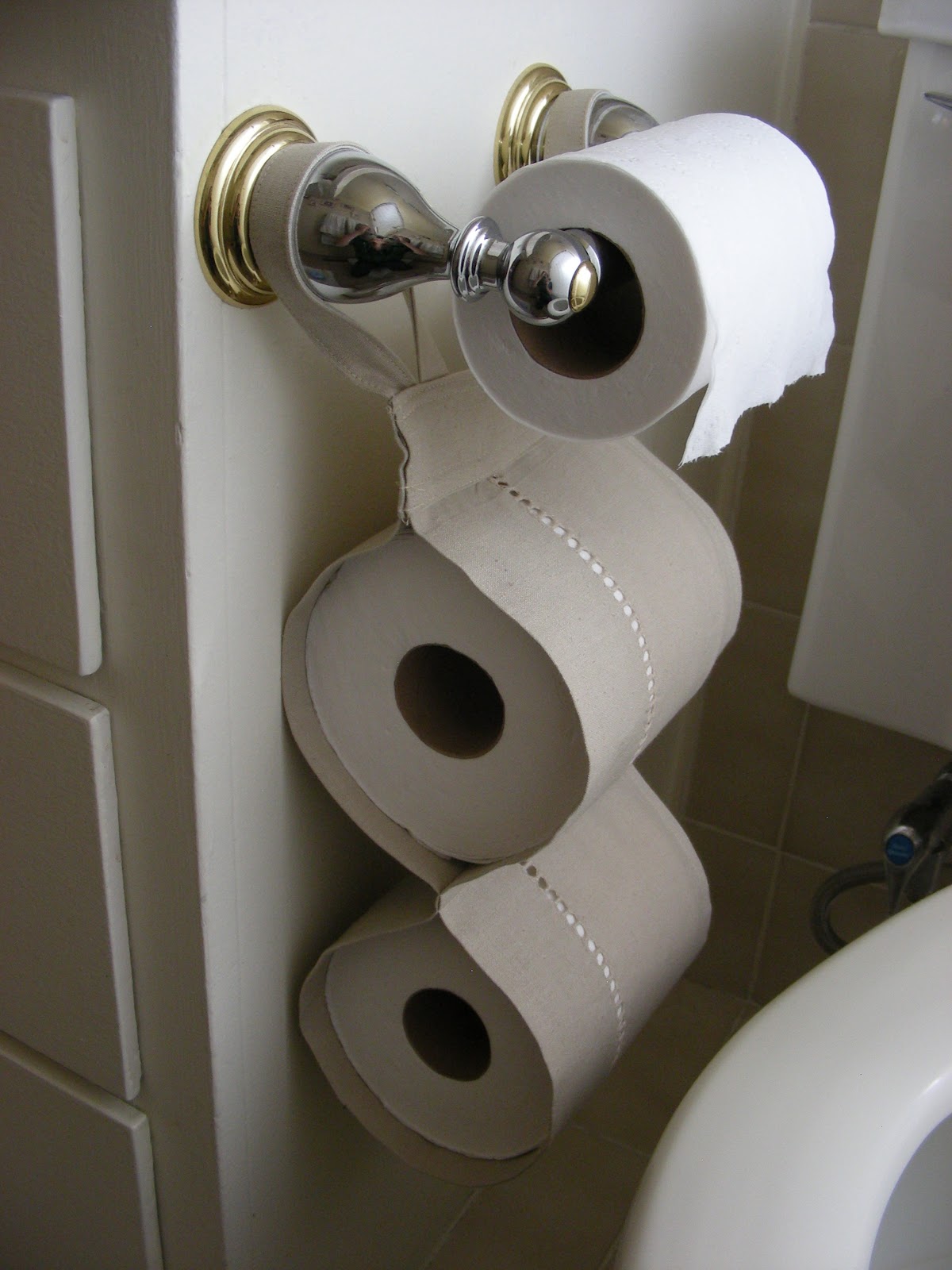 A Sassy Seamstress . . . Extra Toilet Paper Storage