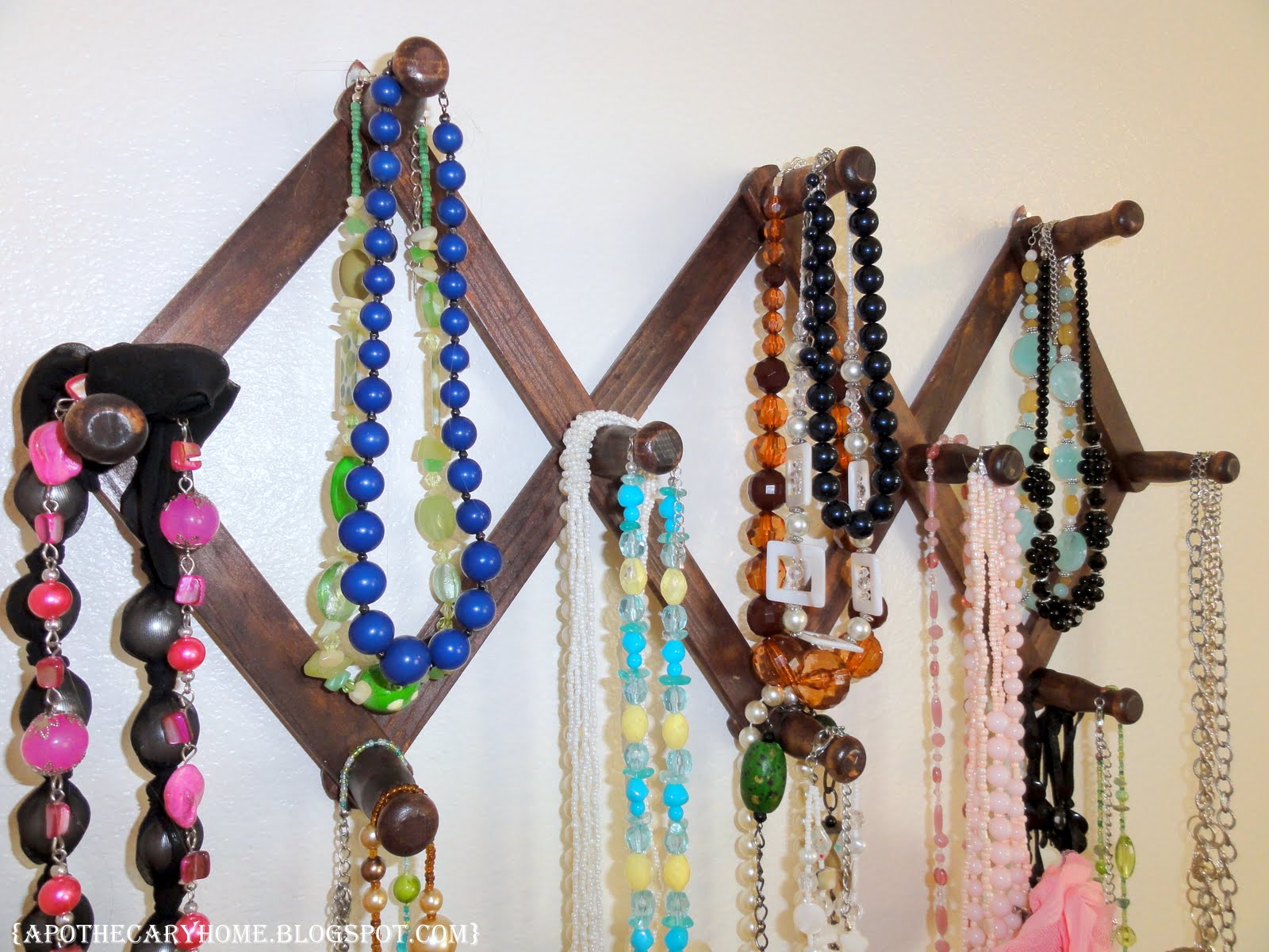 Apothecary Home Long Necklace Storage