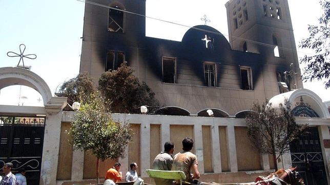 [Imagen: Quema+de+Iglesia+en+Egipto.jpg]