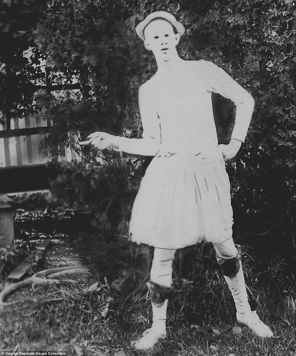 dating victorian photographs Manual: dating and interpreting victorian portrait photographs dating photographs from photographic techniques. dating victorian photographs Manual: dating and interpreting victorian portrait photographs dating photographs from photographic techniques.
