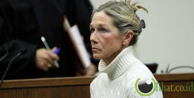 Pengawas Keuangan yang Ketahuan Mencuri Pengawas Keuangan yang Ketahuan Mencuri