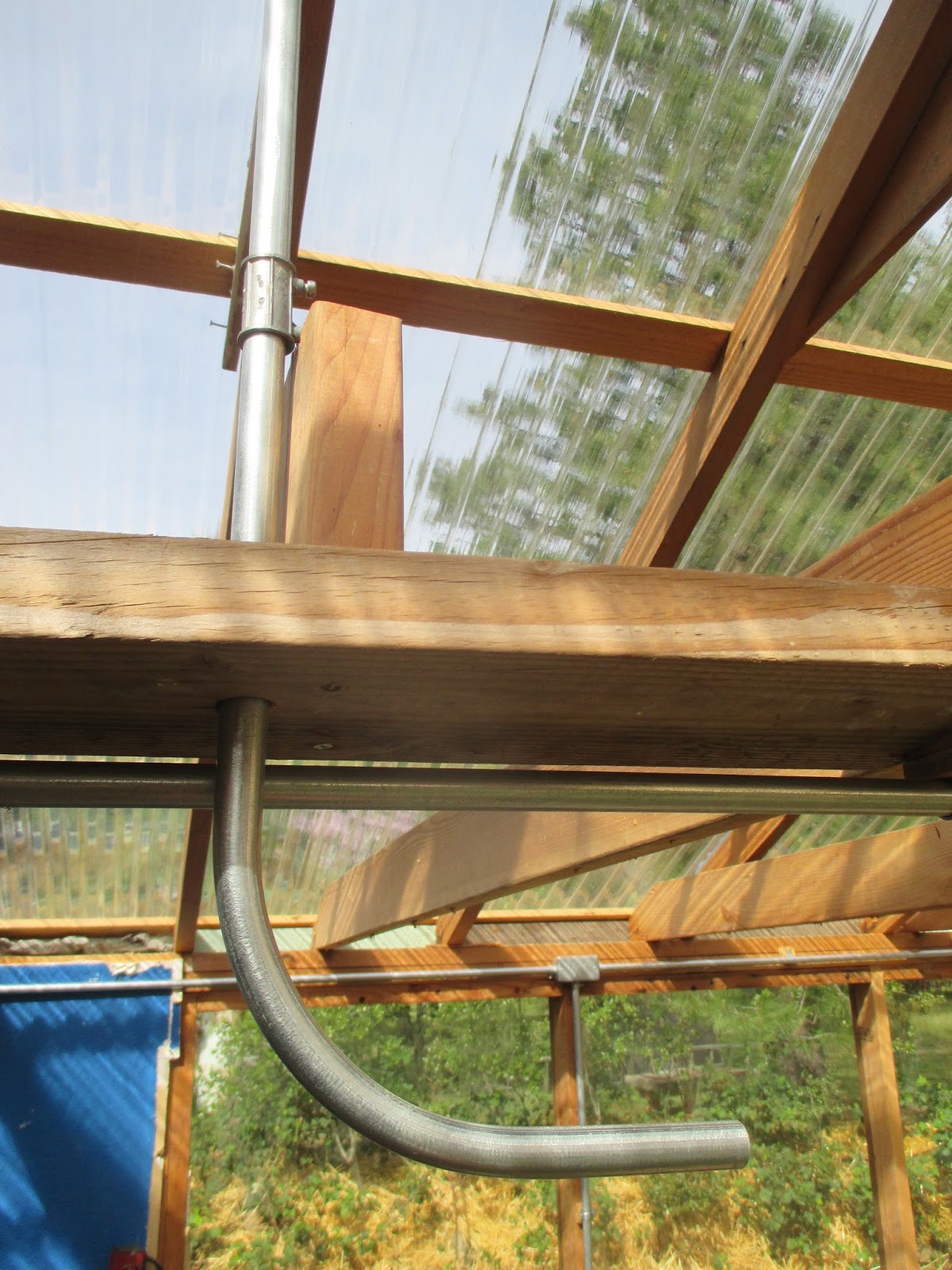 triangle greenhouse (ridge vent and gutters)