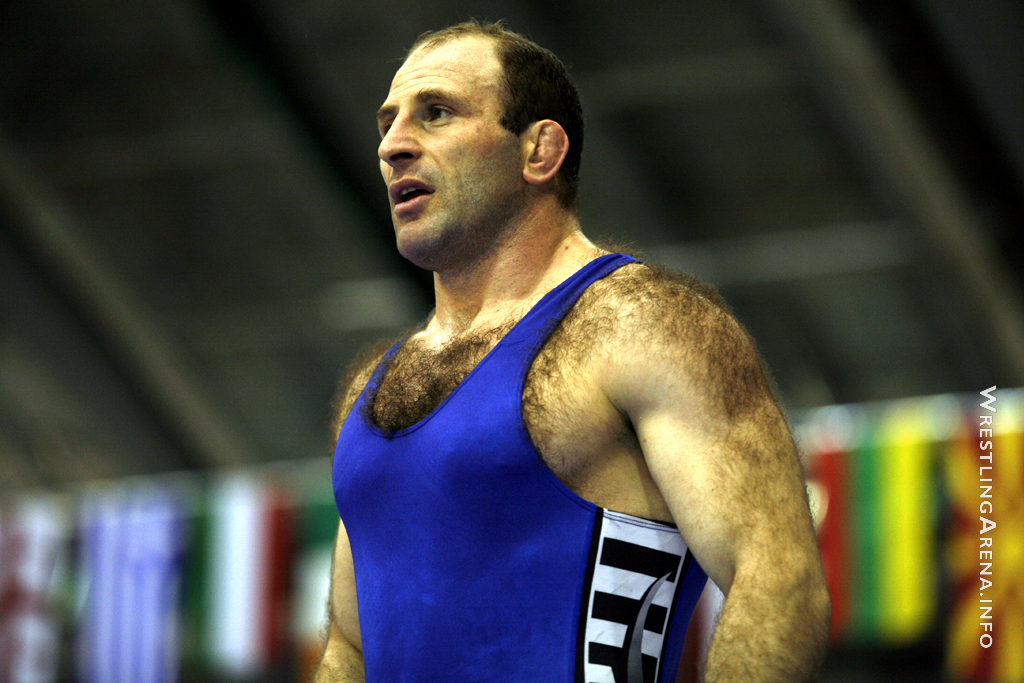 HIRSUTE HAIRY BLOKES & BEARDS Take A Look At These Hairy Shoulders!