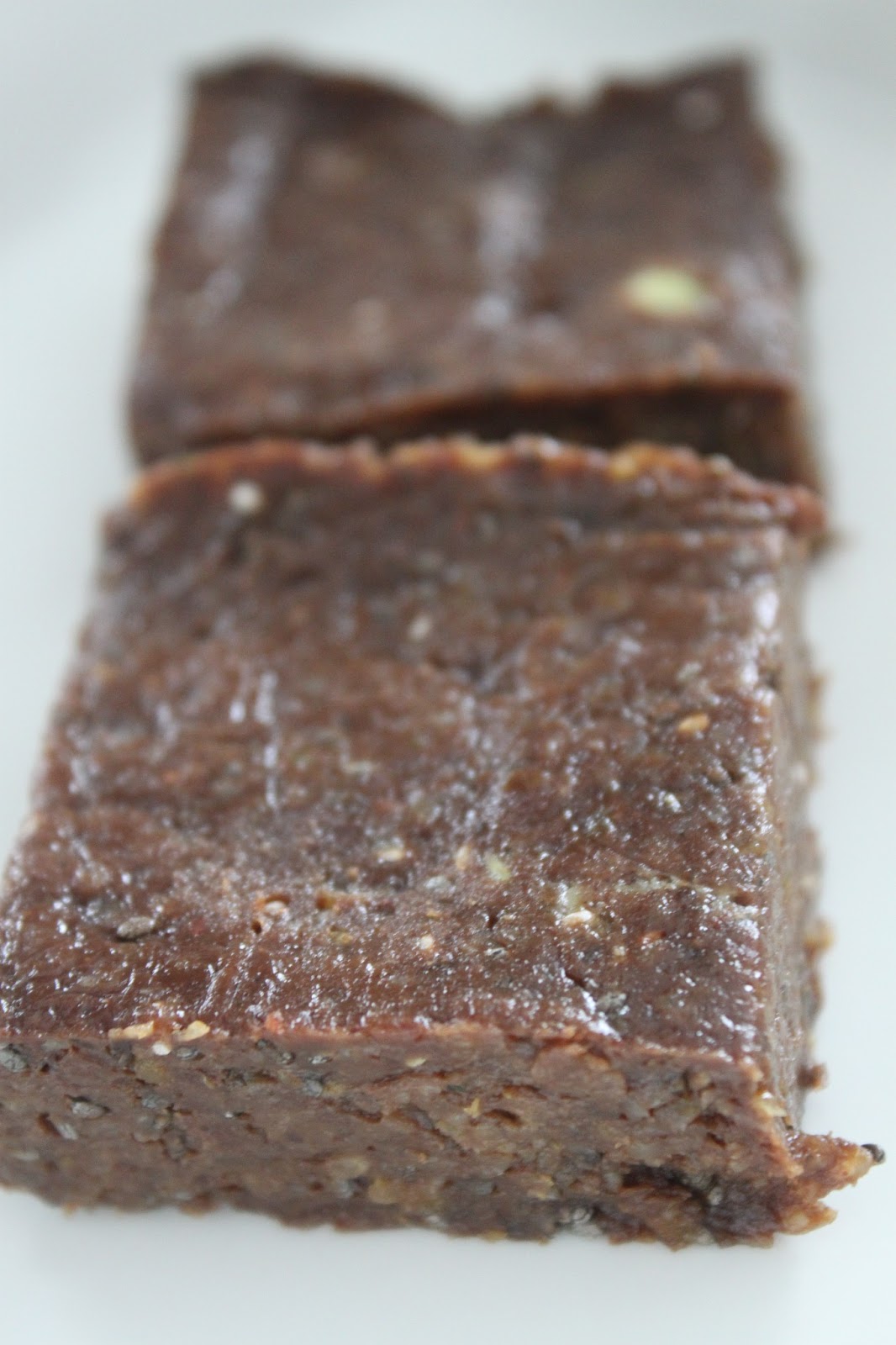 MamaEatsClean Paleo Avocado Chocolate Walnut Protein Bars with