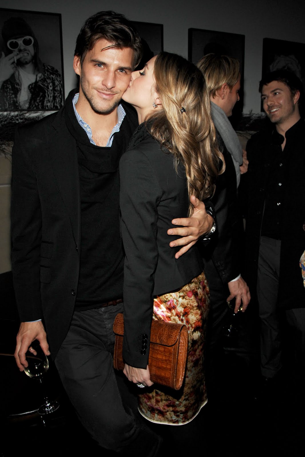 http://3.bp.blogspot.com/-xvNHbtZUV5k/TdqZxm23DqI/AAAAAAAAA0I/jh9M3vL2z6w/s1600/79813_Olivia_Palermo_-_Screening_of_59The_Curious_Case_of_Benjamin_Button17_CU_ISA_01_122_87lo.jpg
