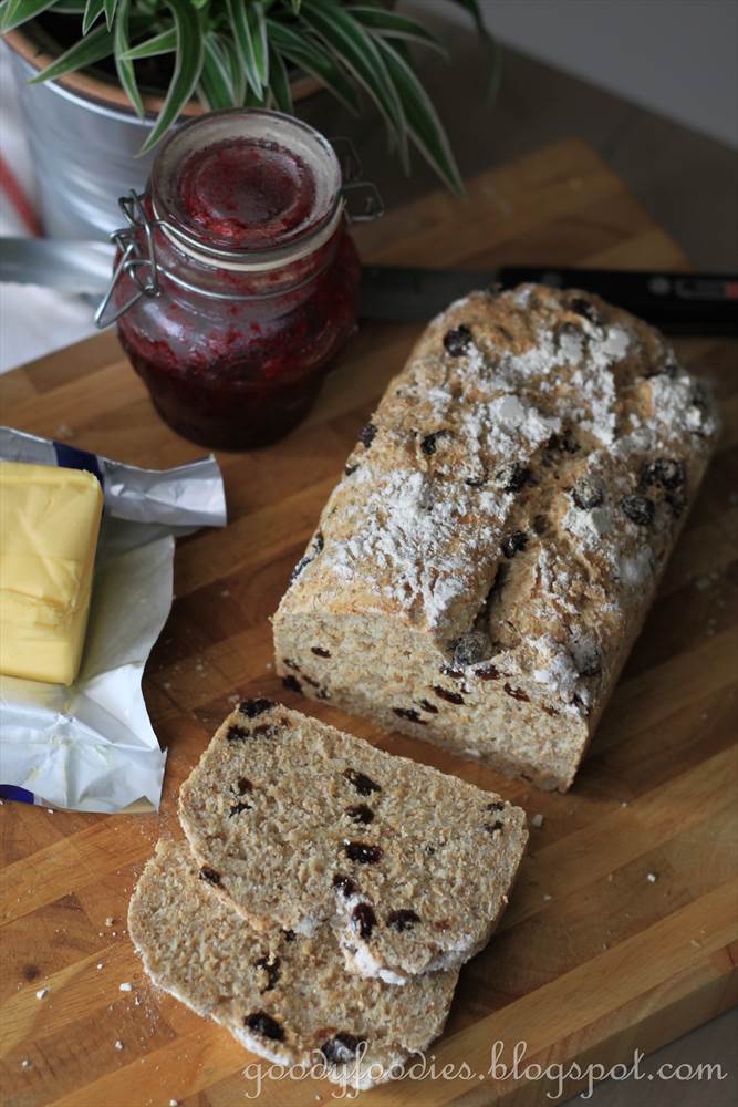 GoodyFoodies Recipe NoKnead Wholemeal Raisin Bread