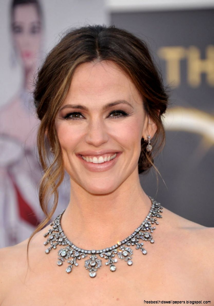 Jennifer Garner helps kids say We Made It at Jo Ann Fabric and Jennifer Garner helps kids say We Made It at Jo Ann Fabric and