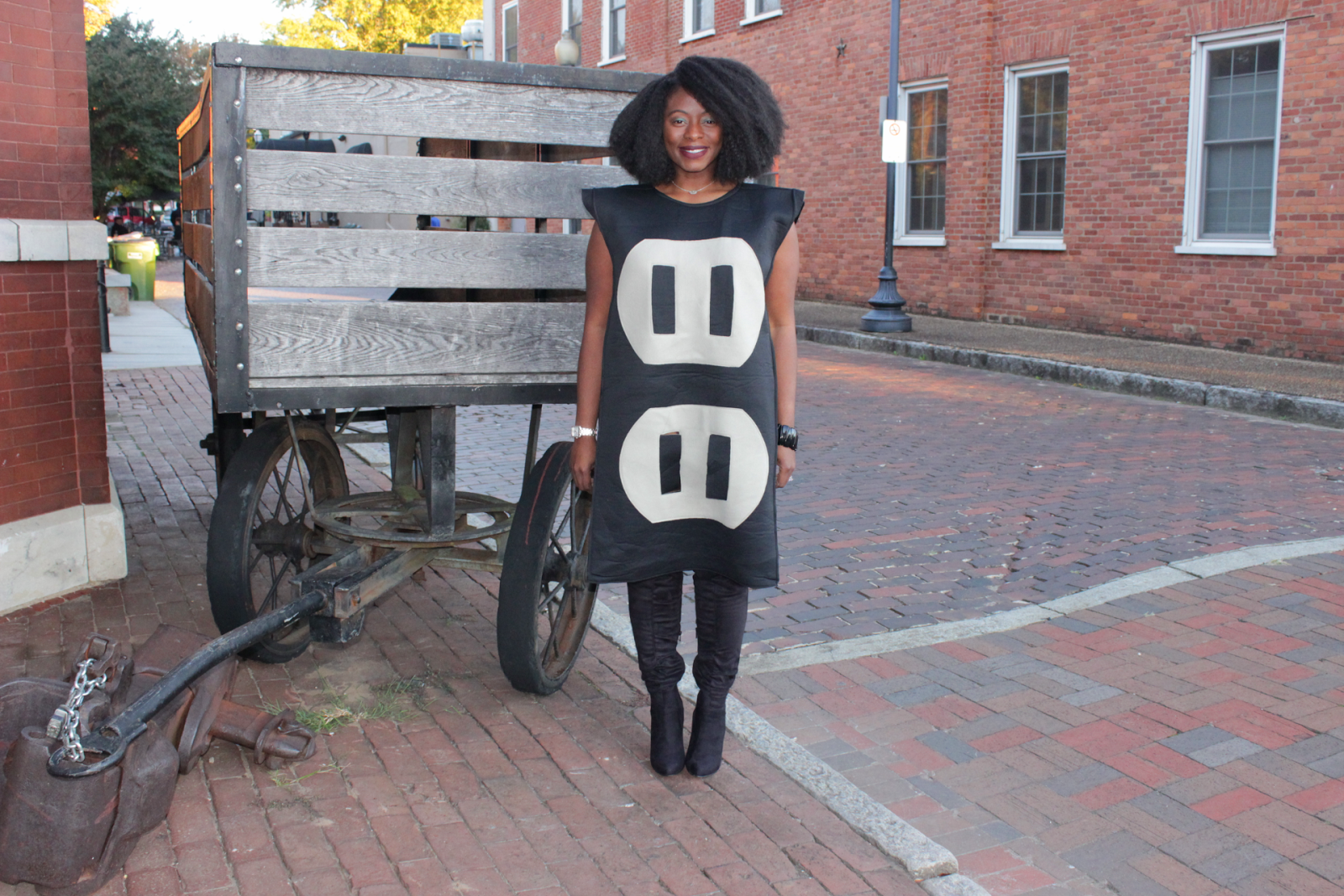 JustJewels4U Plug it Costume Attire