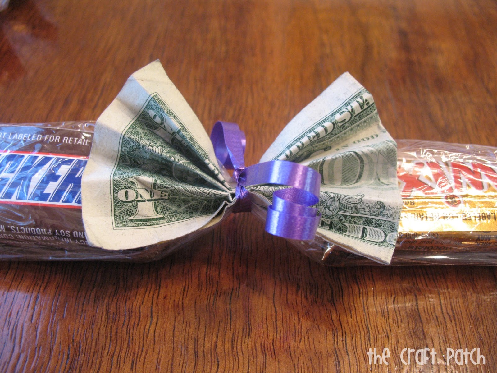 Candy Bar and Money Graduation Lei Tutorial