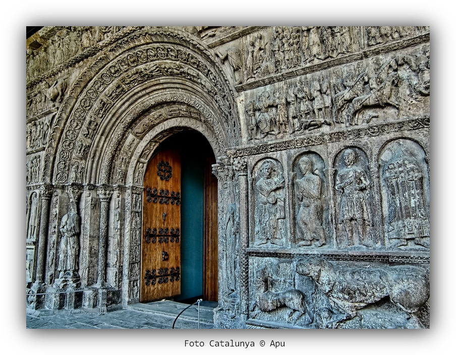 Fachada del Monasterio de Ripoll