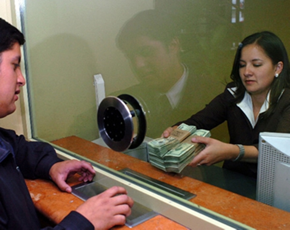 El 24 y 31 los bancos abriran hasta las 13 horas Cronicas Fueguinas