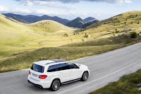 2017-Mercedes-GLS-13.jpg
