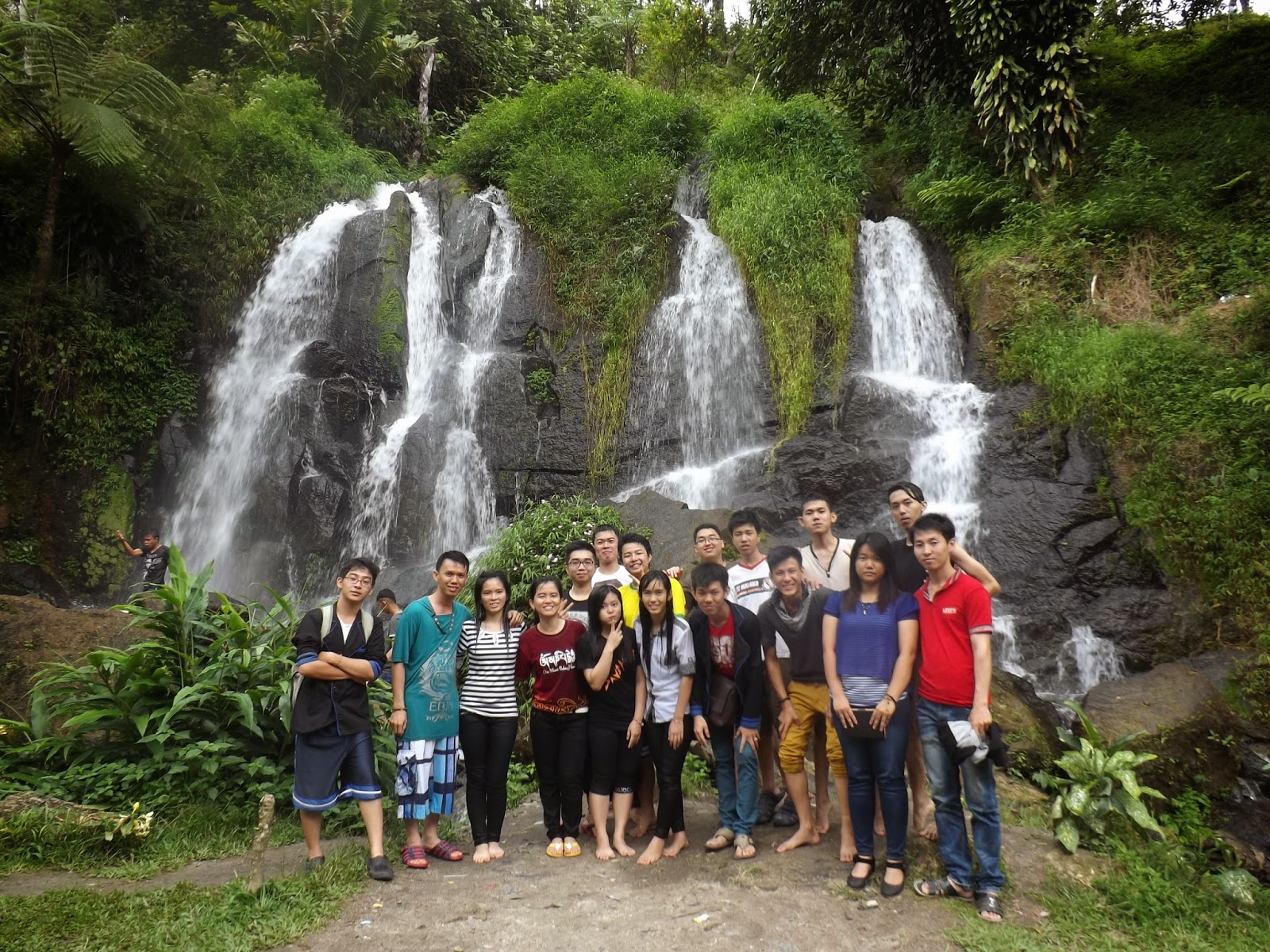Wisata Ke Air Terjun Tagor - SiswaPelajar.com