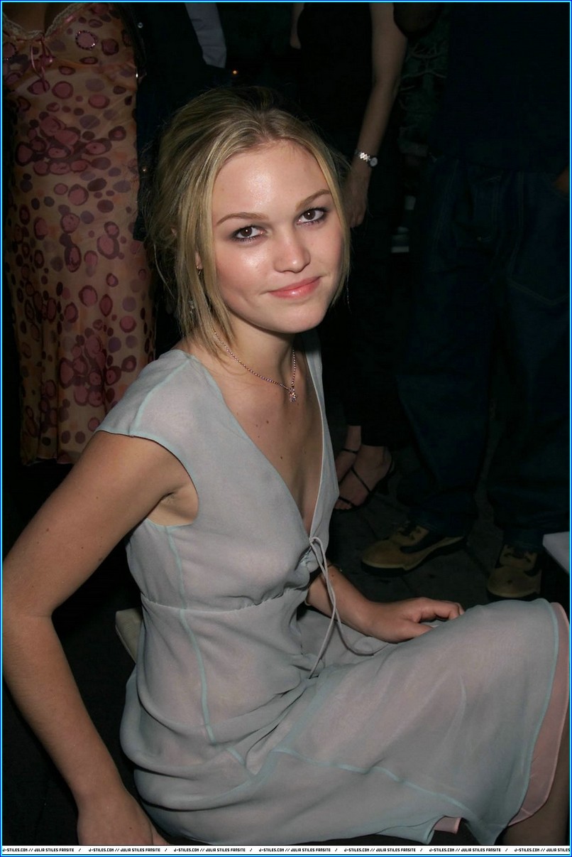 Julia Stiles Pictures.