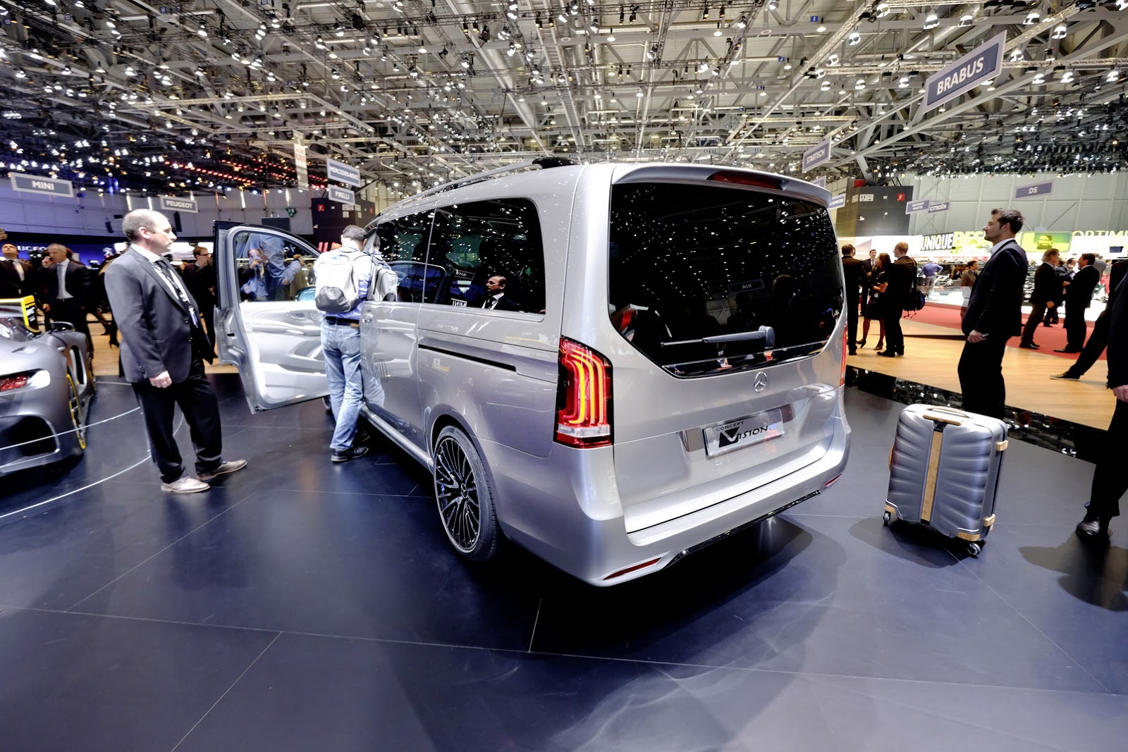 Concept V-ision-e Is a 328HP Mercedes-Benz V-Class Plug-in ...