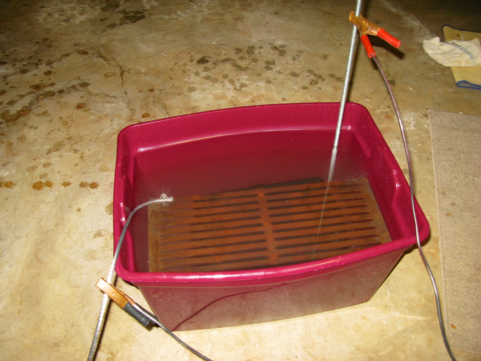 A 30 Electrolysis Setup for Cleaning Cast Iron Raven's Nest