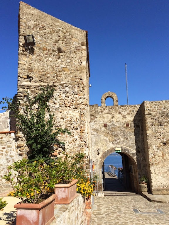 Cilento_Agropoli_Campania_Italy_travel_sea_Castle_holiday