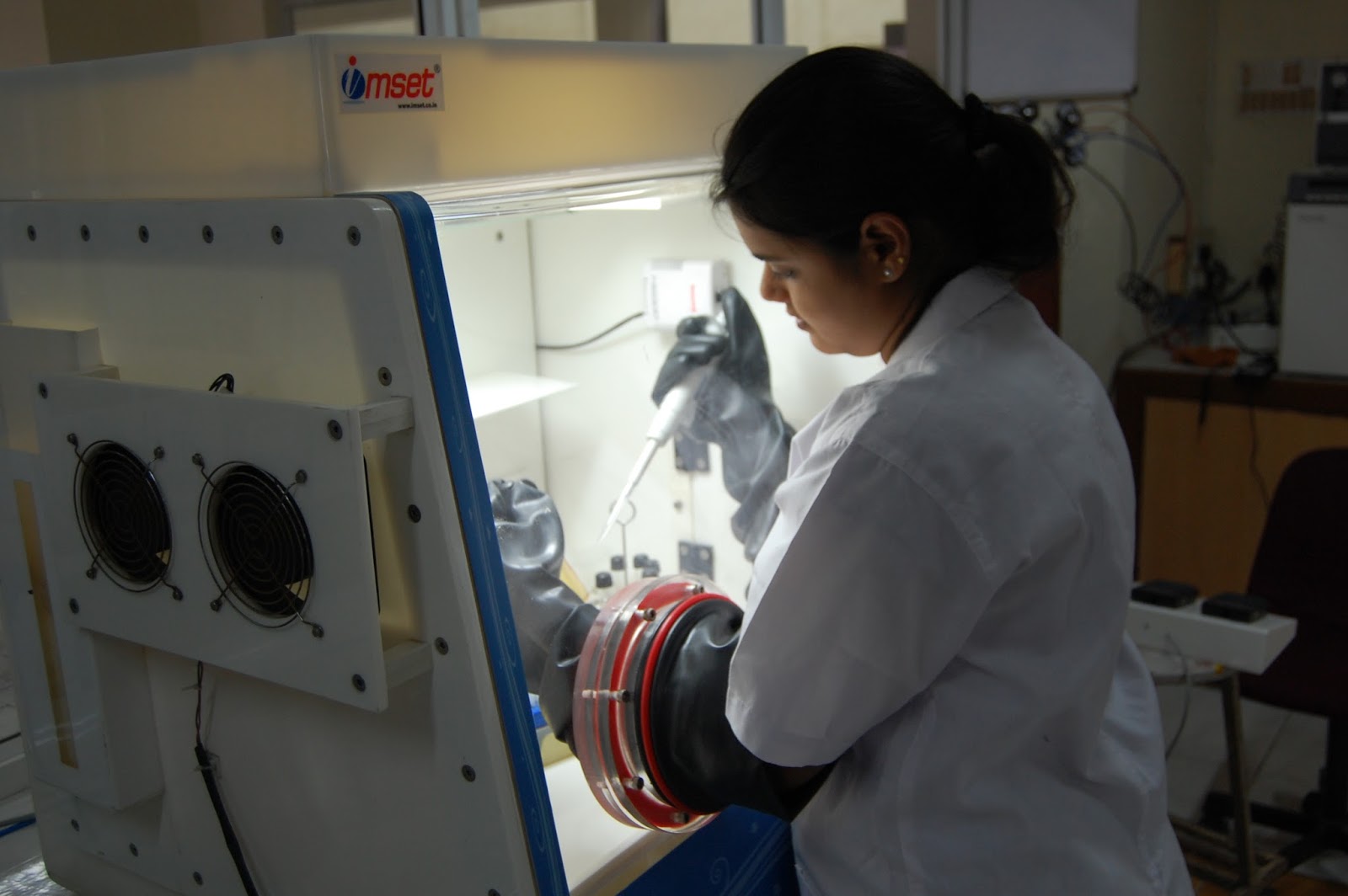 Anaerobic Glove Box Department of Engineering SRM University