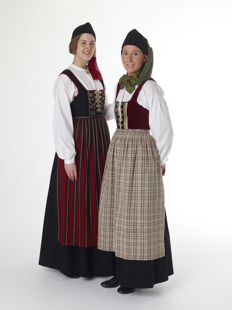 FolkCostume&Embroidery Þjóðbúningurinn, National costumes of Iceland