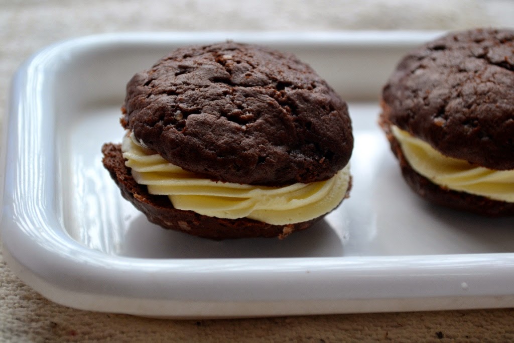 Eggless Classic Chocolate Whoopie Pie Gayathri's Cook Spot