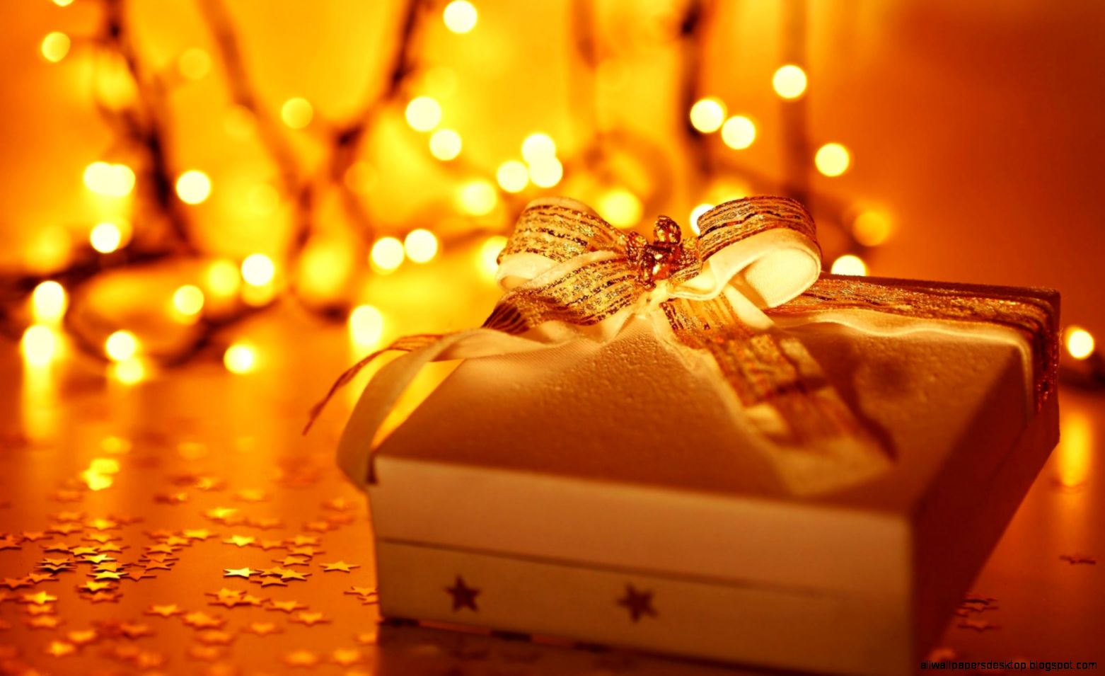 Holiday Gift Box New Year Christmas Lights wallpaper 1680x1050 Holiday Gift Box New Year Christmas Lights wallpaper 1680x1050