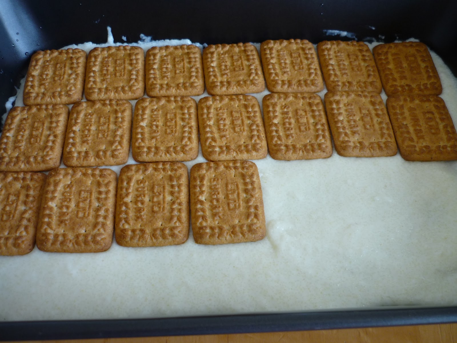 Emel Mutfakta Sütlü İrmik Tatlısı ( Muz, Kepekli bisküvi, Çikolata