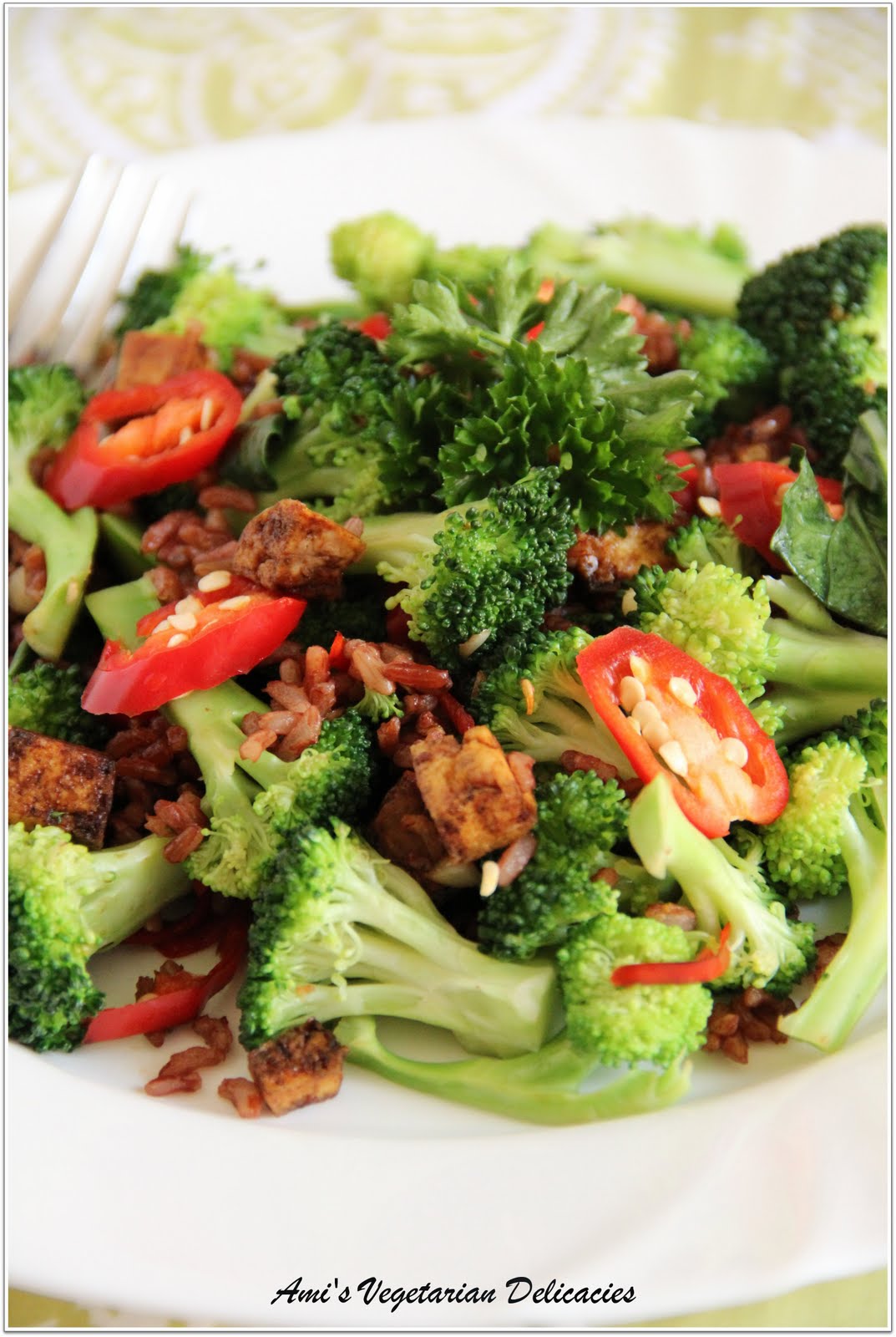 Ami's Vegetarian Delicacies Broccoli and Tofu Stirfry with Thai Red