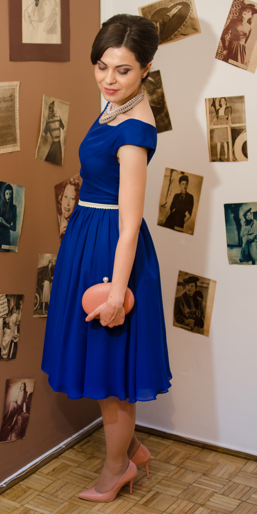 50s diva style cobalt blue dress sheer flowy chiffon dusty pink heels clutch statement necklace vintage retro