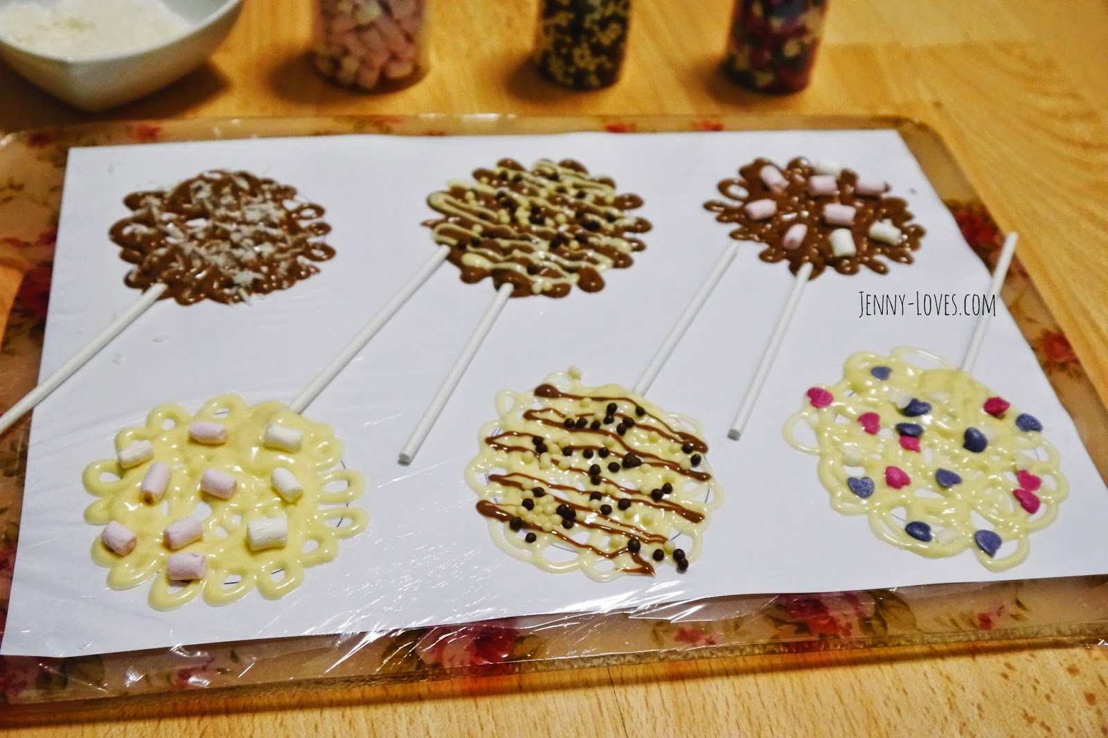 Jenny Loves... Chocolate Lace Lollipops! [Recipe]