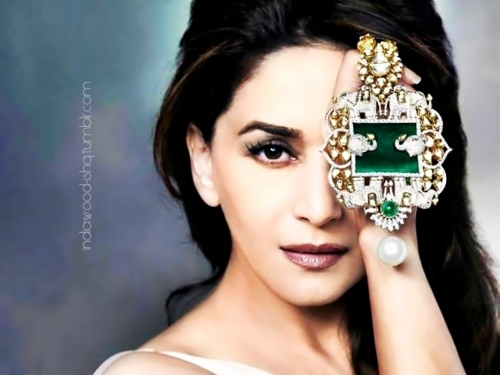 Madhuri Dixit1 - Madhuri Dixit Latest Jewllery Print Ad - Face close up