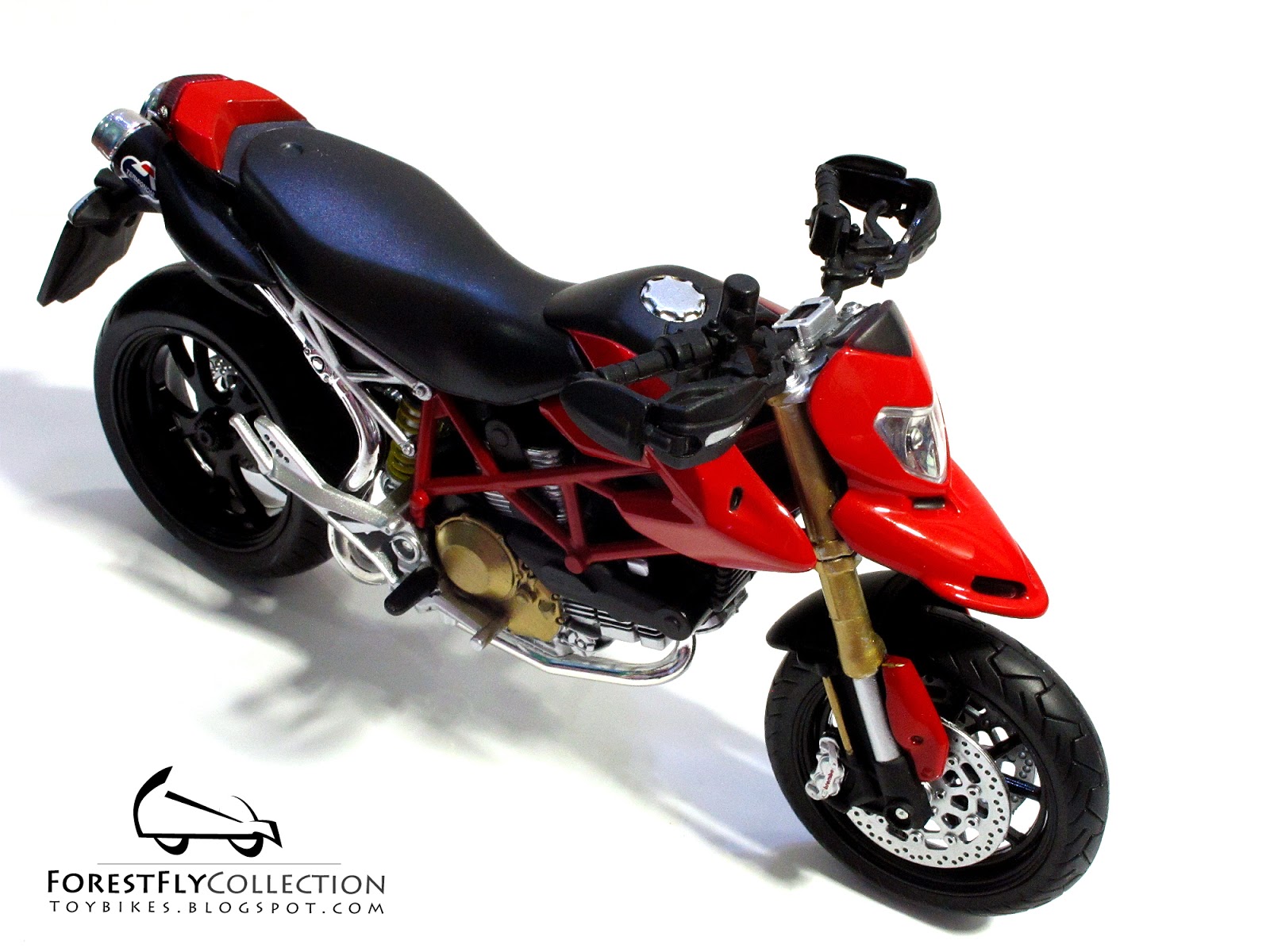 1:12 scale Ducati Hypermotard 2011