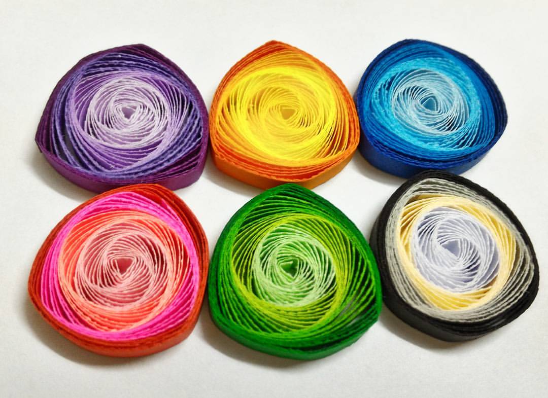 How to make quilling vortex coils with a slotted quilling tool