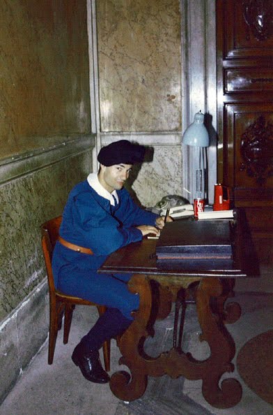Swiss Guard soldier garding the door to the papal apartment, ca. 1989