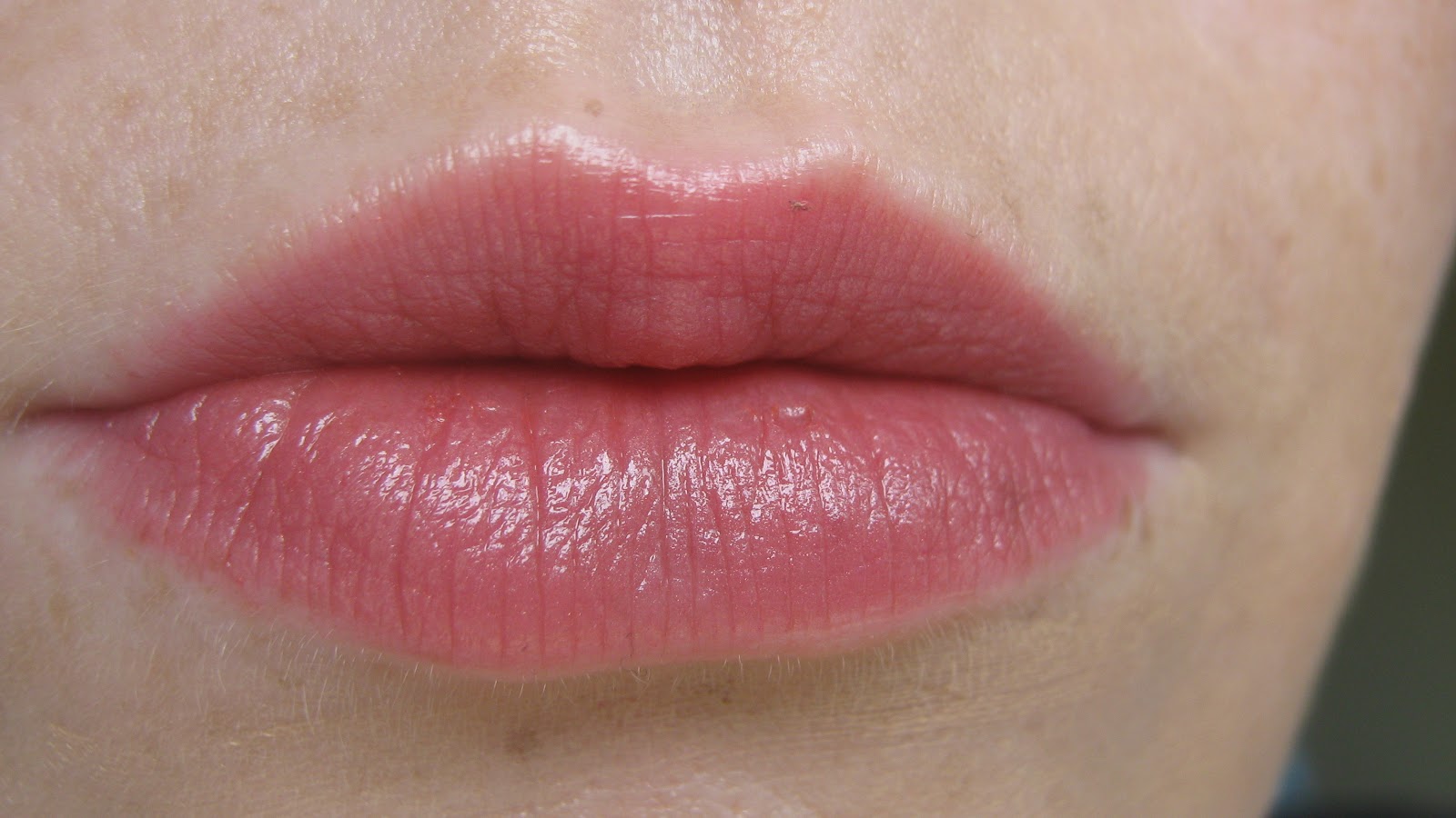 фото татуажа губ розовый