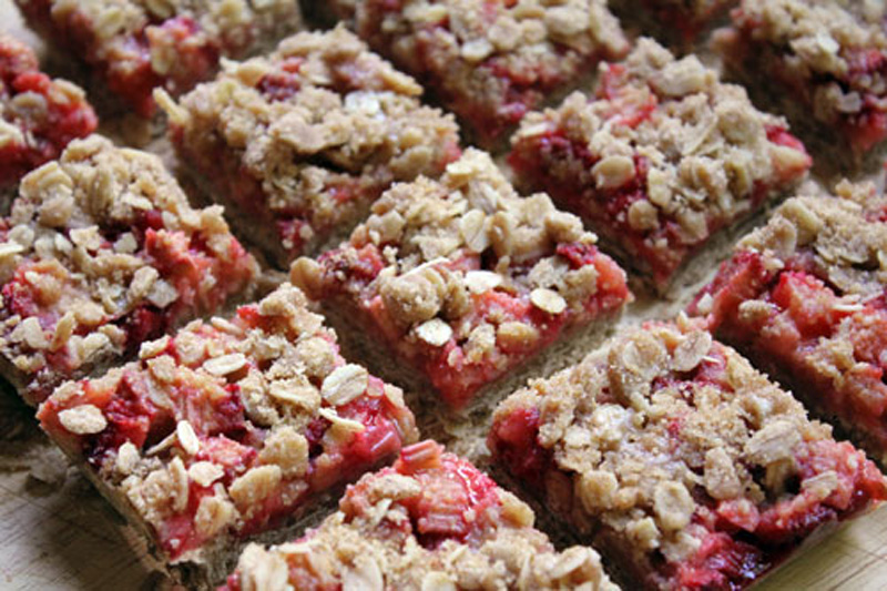 strawberry rhubarb cream cheese bars