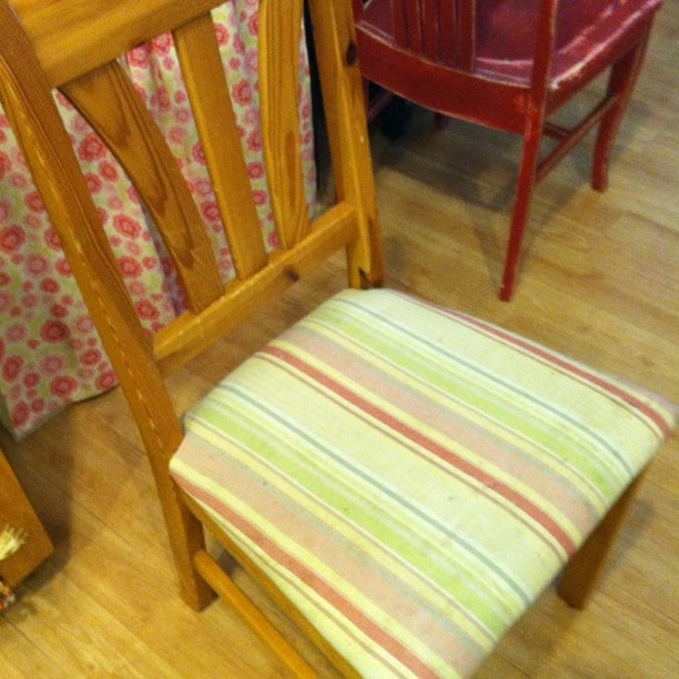 sweetfunkyvintage You can do it yourself recover kitchen chairs!