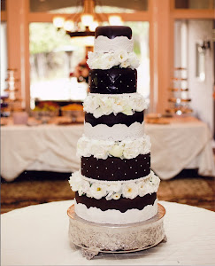 5-tier round fondant with fondant appliques