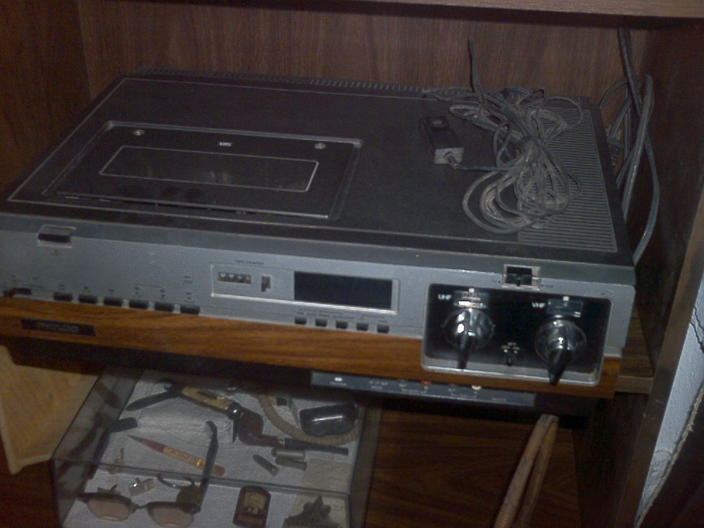Top-Load VCR with original wired remote.