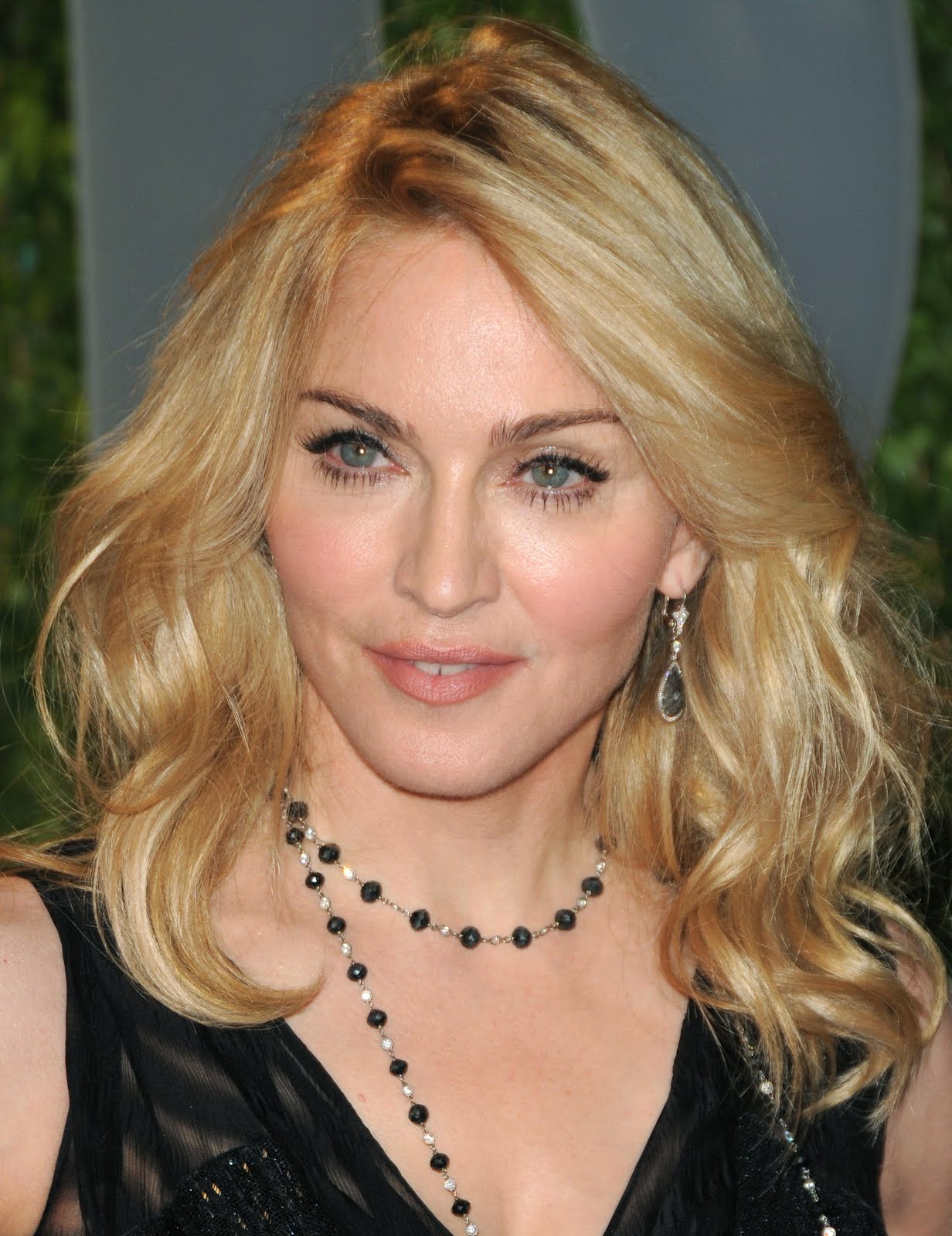 http://3.bp.blogspot.com/-yMth36p8YCk/T0EEtSWGf6I/AAAAAAAAA0k/Axol92vIfQo/s1600/Madonna%2BWallpapers.jpg
