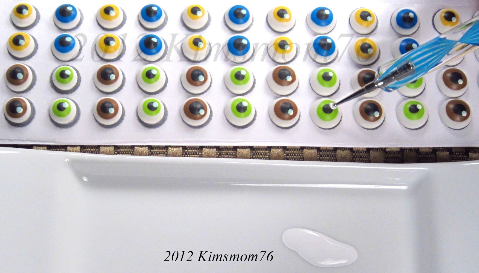 Kimsmom76 Edible Icing Eyeballs Tutorial