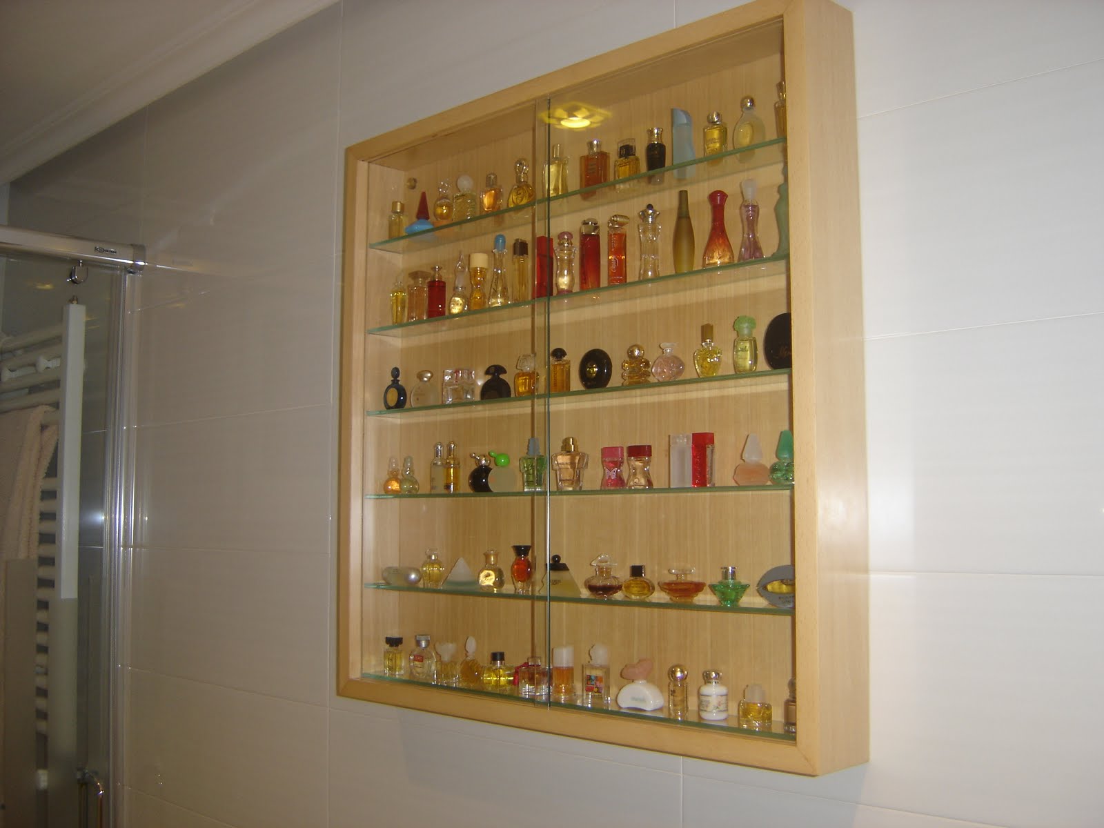Vitrinas para cucharillas y perfumes - Muebles Cansado (Zaragoza
