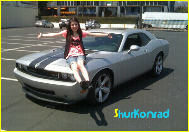 ♥ Miranda Cosgrove Tras el Volante ♥ Miranda Cosgrove Tras el Volante