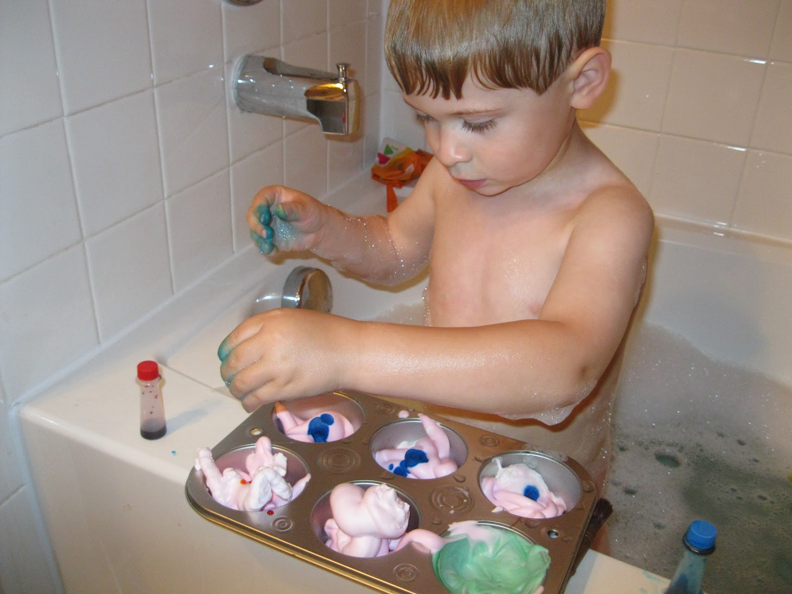 Momma's Fun World Make your own bath paint with Mr. Bubbles bath foam