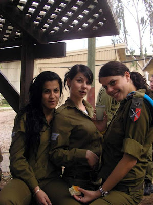 Israeli_Army_Girls_23.jpg