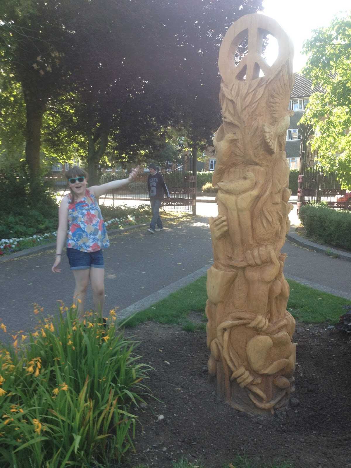 001.JPG (1200×1600) Wood carving, Garden sculpture, Carving