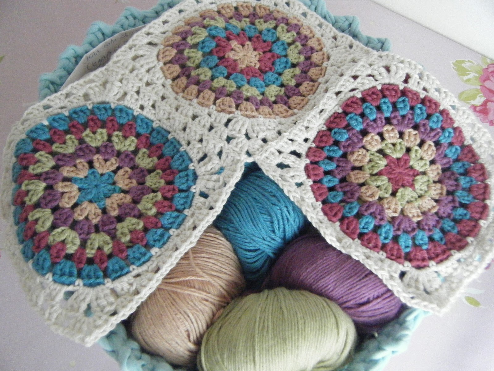 Betsy Makes. Big Circles Throw