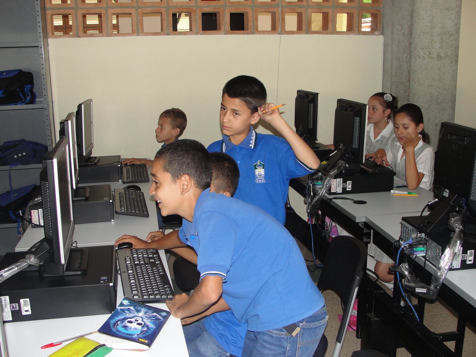 Educando con las Tic INST EDUC ESTELLA VELEZ LONDOÑO