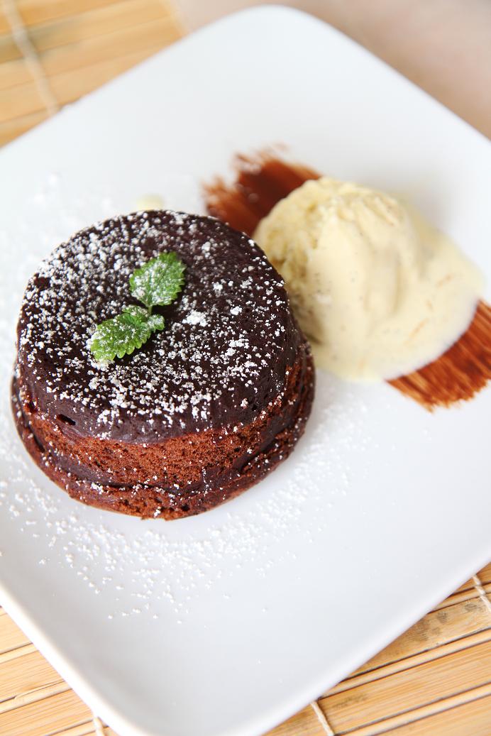 Gourmet Baking Molten Chocolate Cake with Pierre Herme's Vanilla Bean Ice Cream