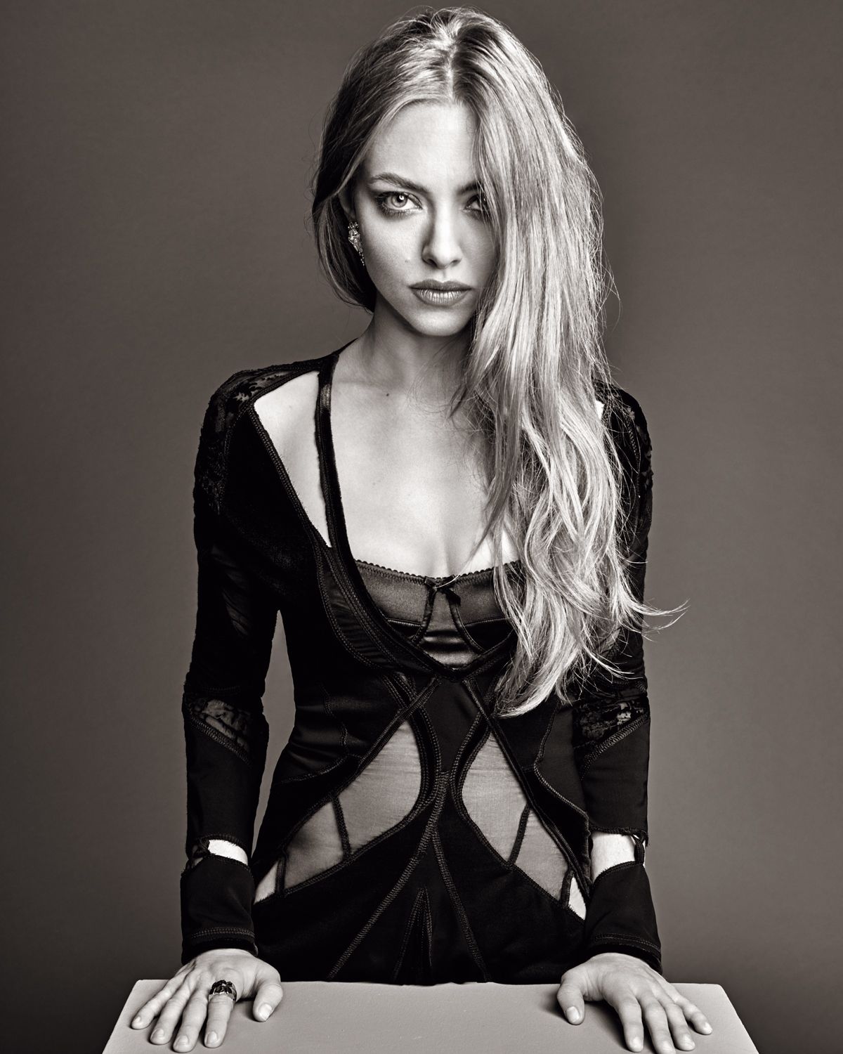 SNEAK PEEK: Amanda Seyfried: "Madame - Le Figaro" Amanda Seyfried